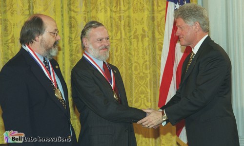 National Medal of Technology - od lewej: Ken Thompson, Dennis M. Ritchie, prezydent USA Bill Clinton